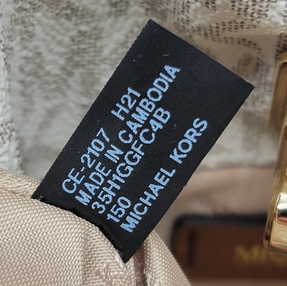 Michael Kors Ruched Logo LG Crossbody - Picture 6 of 10